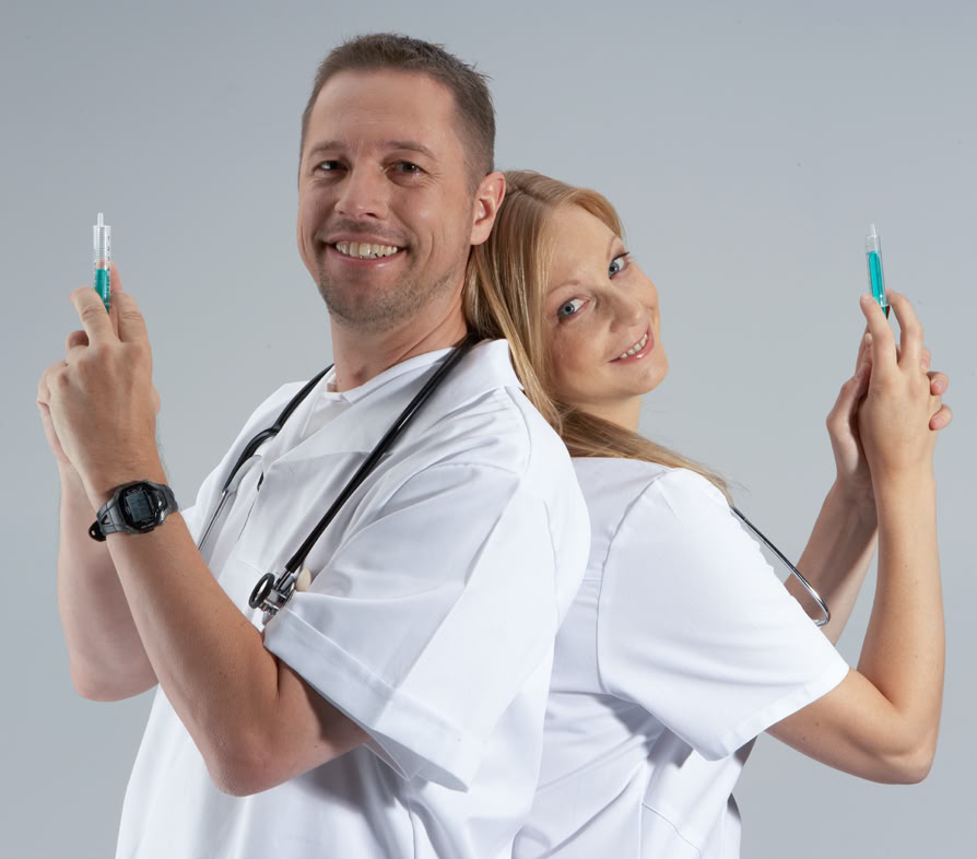 2 Krankenschwestern mit einer freundlichen Handgeste