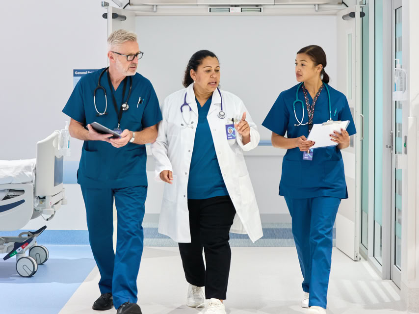 Krankentranspoert auf einem Notfallbett